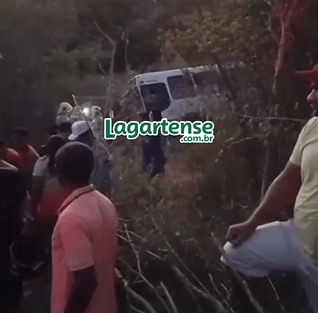 Grave acidente com ônibus que transportava crianças e jovens é registrado em Nossa Senhora das Dores