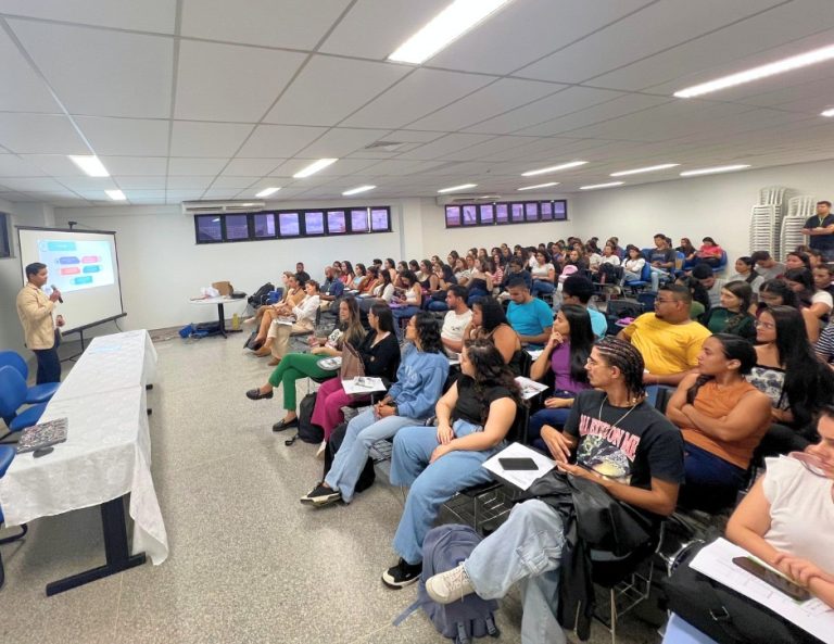 Estudantes chegam ao Hospital Universitário para cumprimento de estágio curricular