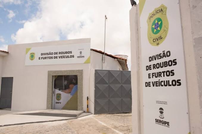 Casal é preso por envolvimento em roubo a motorista por aplicativo
