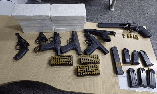 PRF apreende 10 kg de cocaína e farto armamento em Malhada dos Bois