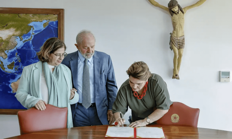 “Lula quer mulheres mais contentes e protegidas”, diz nova ministra