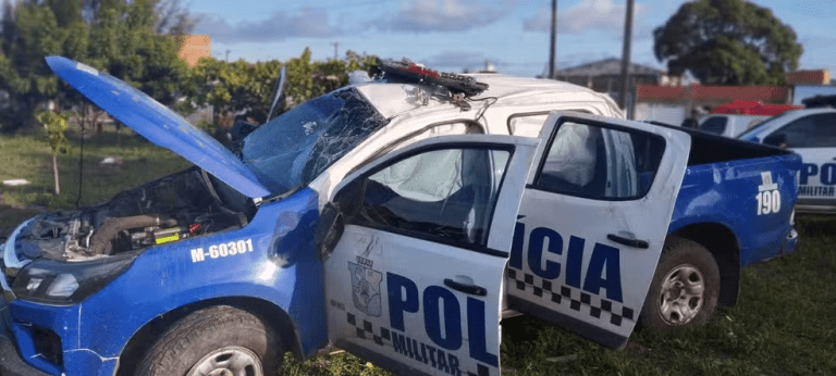 Acidente com viatura da Polícia Militar deixa dois policiais feridos em Aracaju
