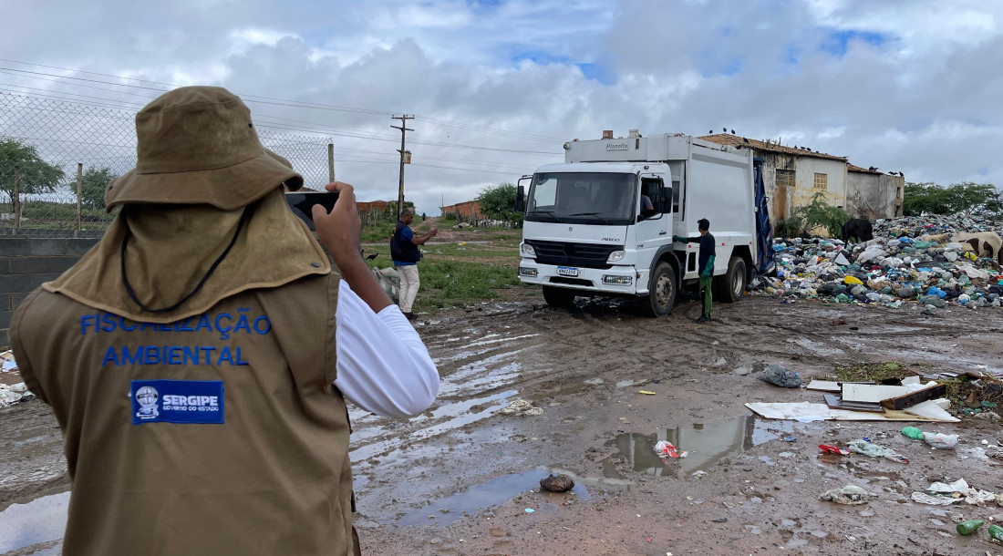 Descarte incorreto ocasiona o contato direto de poluentes diversos com o solo. Foto: Ascom/Adema