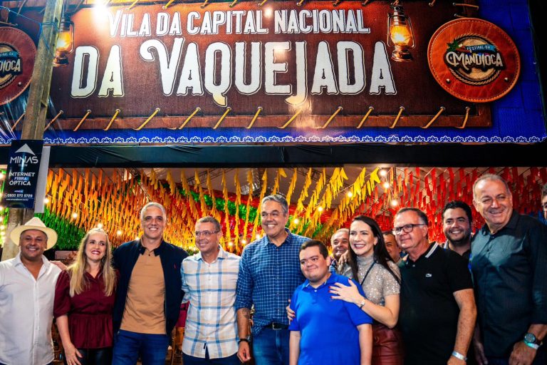 Governador Fábio Mitidieri prestigia terceira noite do Festival da Mandioca