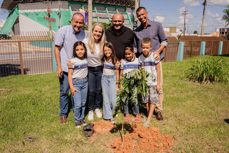 Prefeita em exercício Suely participa do plantio de árvores em Lagarto