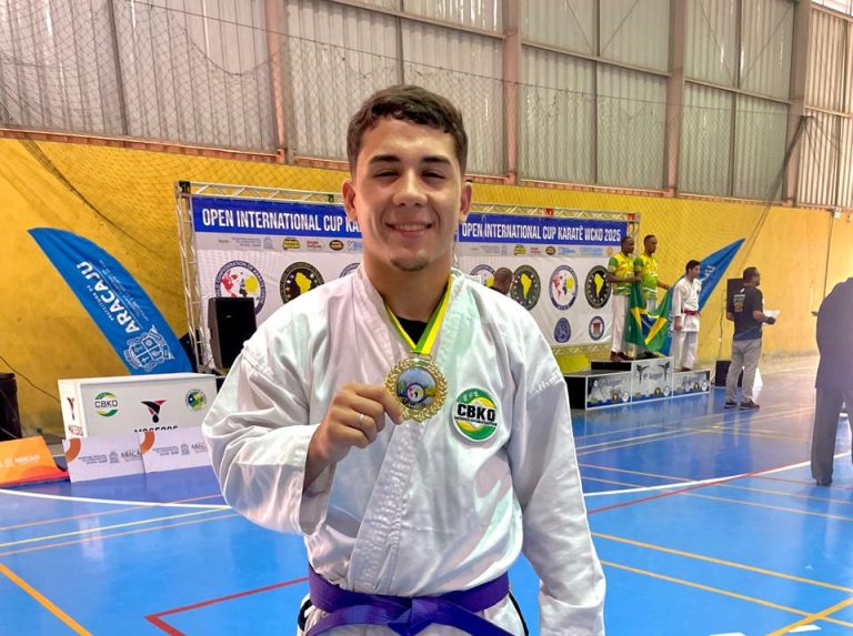 Lagartense Enzo Rabelo conquista ouro no Open Internacional de Karatê