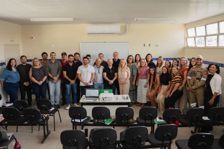 Prefeita em exercício Suely participa de reunião para reestruturação do Plano da Primeira Infância
