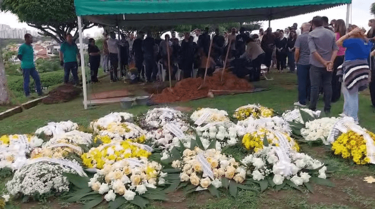 Corpo do juiz Edinaldo César Júnior é sepultado sob aplausos