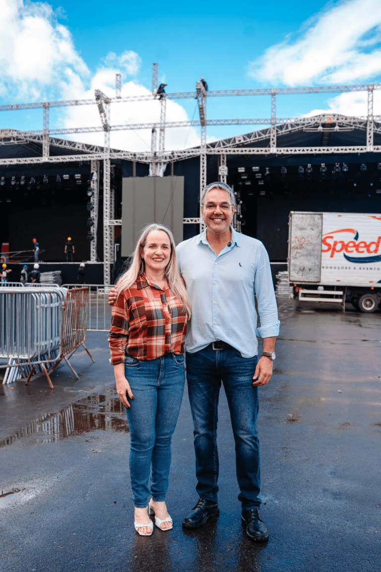 Prefeito Sérgio Reis inspeciona estrutura do Festival da Mandioca 2025