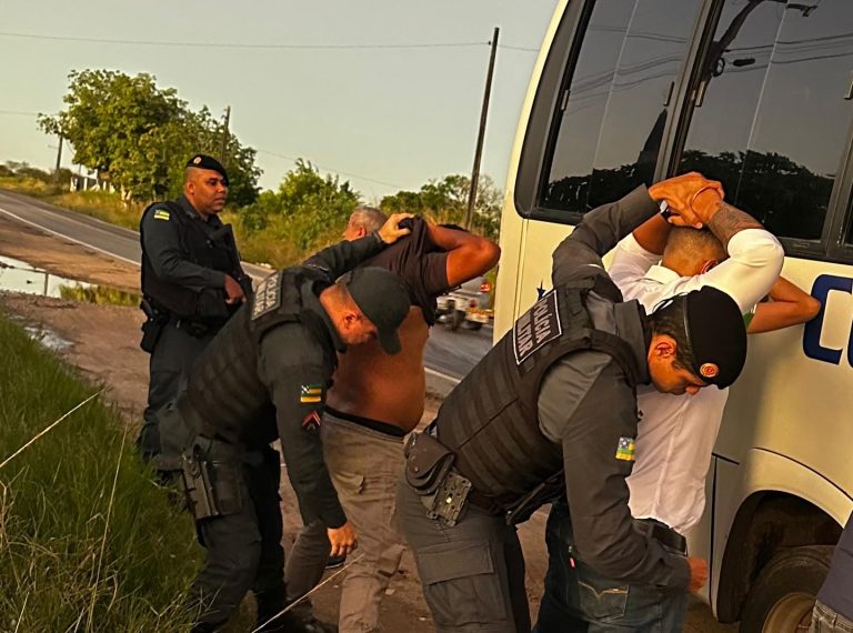 Polícia Militar realiza bloqueio na SE-170 em Lagarto