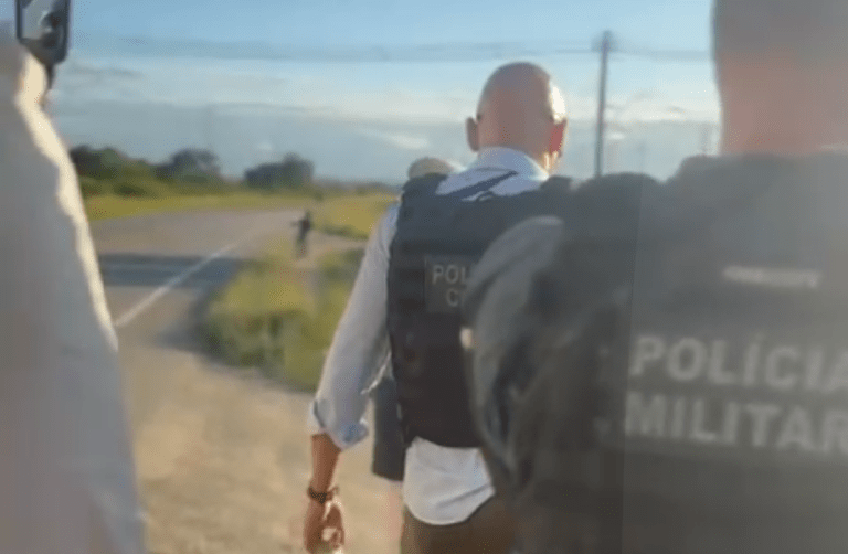Blitz em Tobias Barreto resulta na prisão de um homem e na apreensão de 1 kg de cocaína em ônibus intermunicipal