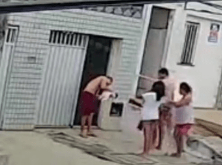 Vídeo: Policial militar de folga salva bebê de apenas 20 dias que estava engasgada.