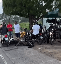 Motociclista fica ferido após colisão com carro próximo ao Corpo de Bombeiros, em Lagarto