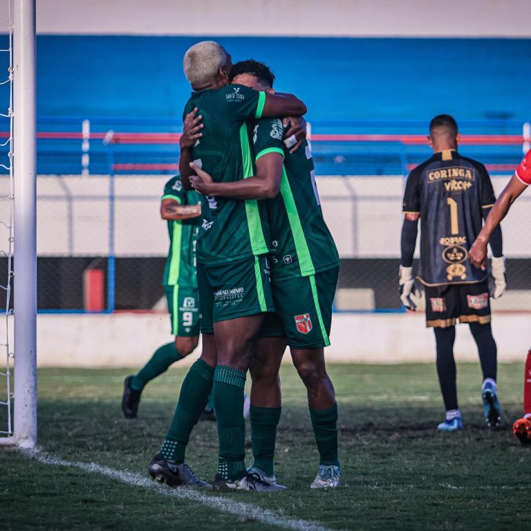 Lagarto goleia o Penedense por 4 a 0 e segue firme na briga pela classificação