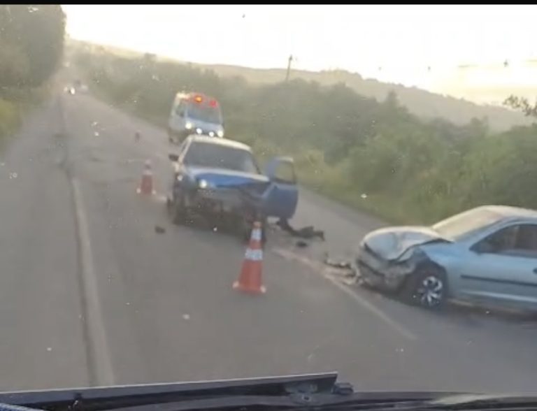 Colisão envolvendo dois carro deixa uma pessoa ferida em Salgado