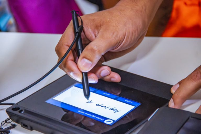 Mulheres terão atendimento especial no Instituto de Identificação nesta terça