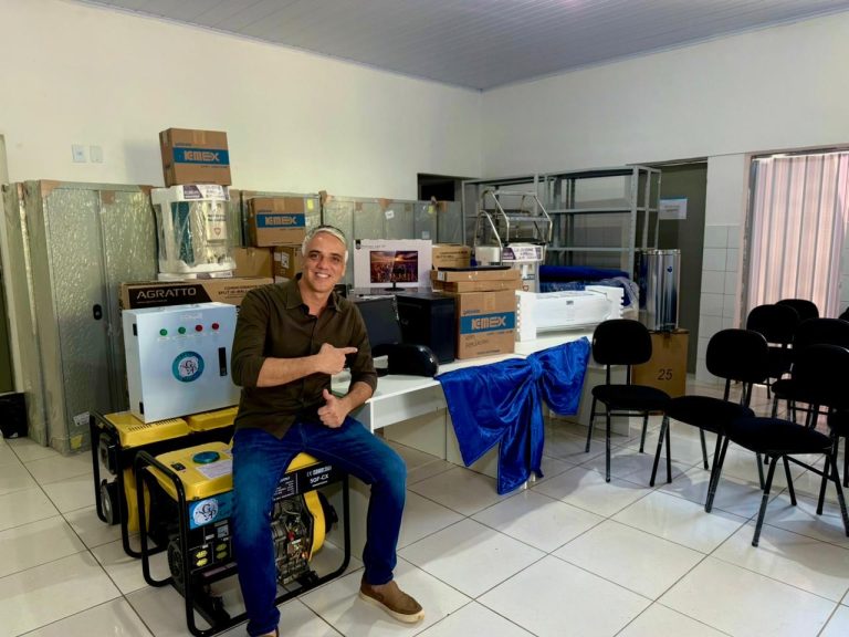 Fábio Reis reforça saúde de Salgado com entrega de equipamentos