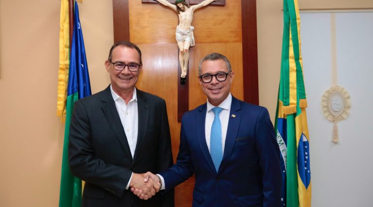 Fábio Mitidieri transmite cargo para vice Zezinho Sobral