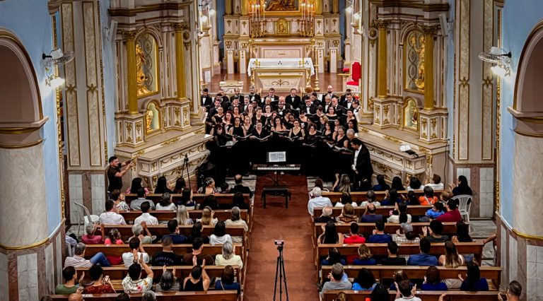 Coro Sinfônico da Orsse mescla música erudita e popular durante apresentação em Lagarto