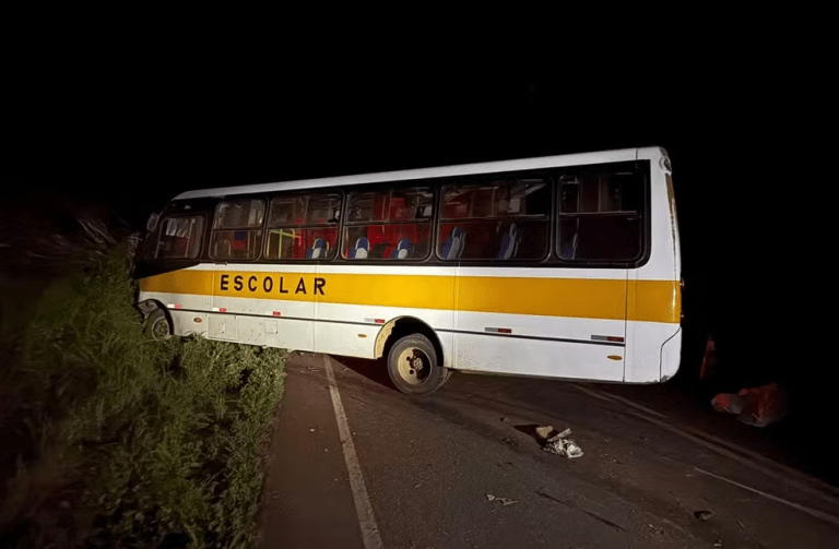 Motociclista morre em colisão com ônibus escolar no interior de SE