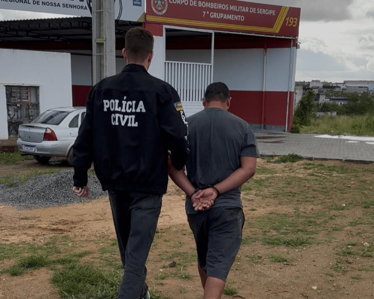 Polícia Civil prende homem por descumprir medida protetiva e agredir ex-companheira durante festa