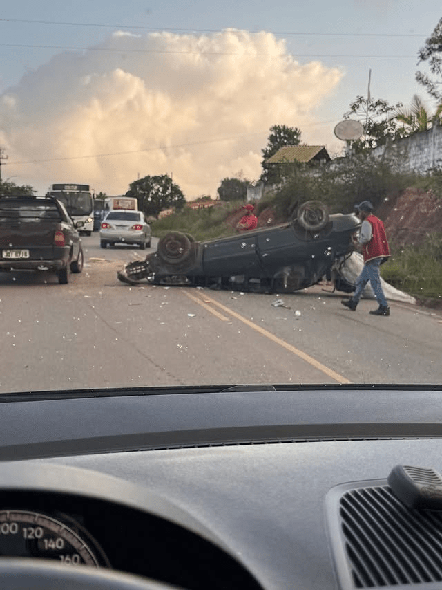Homem fica ferido após capotamento na SE-464 em São Cristóvão