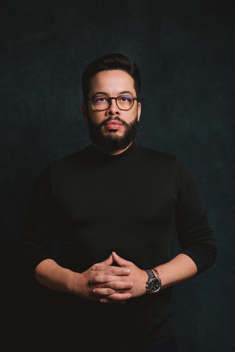 Juarez Leite, o barbeiro mais seguido do mundo, chega a Aracaju para imersão exclusiva de visagismo