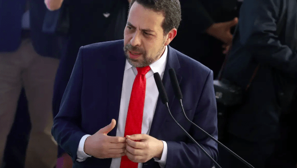 “Cabeça do crime organizado não está no barraco da favela”, diz Boulos
