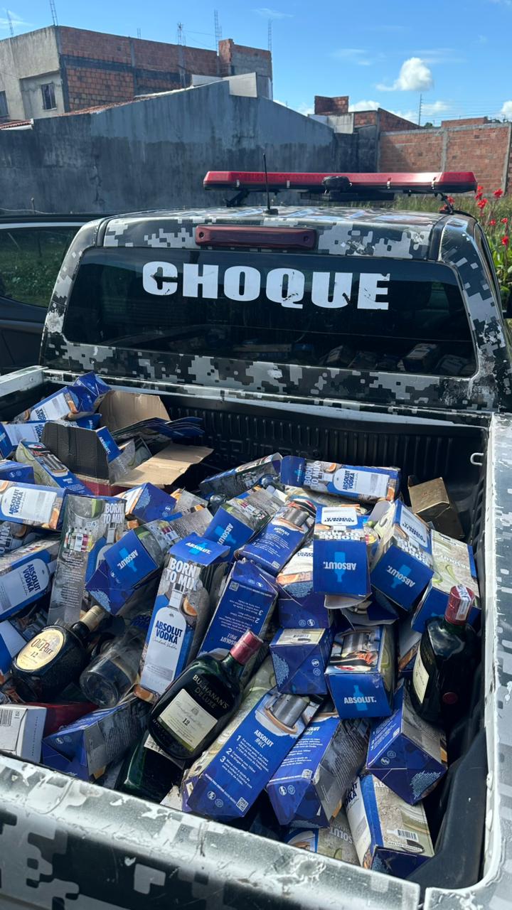 Polícia Militar apreende 124 garrafas de bebidas suspeitas de adulteração