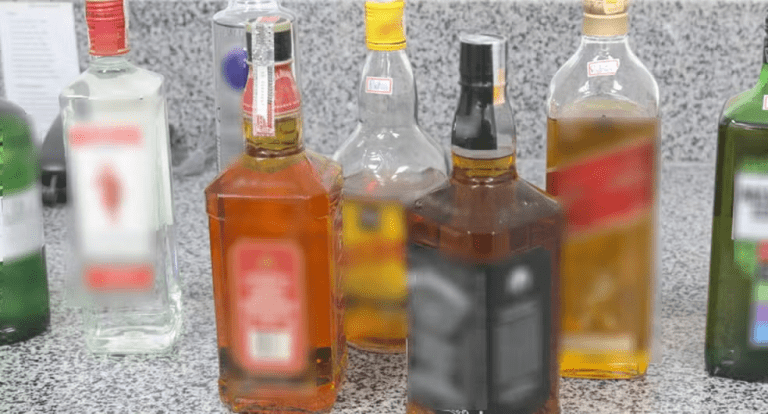 200 litros de bebidas alcoólicas são periciados após suspeita de adulteração em Poço Redondo