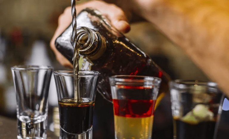 Homem morre em Feira de Santana com suspeita de intoxicação por metanol