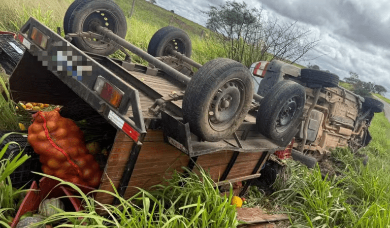 Mulher morre após veículo tombar na rodovia SE-453 em Pedra Mole