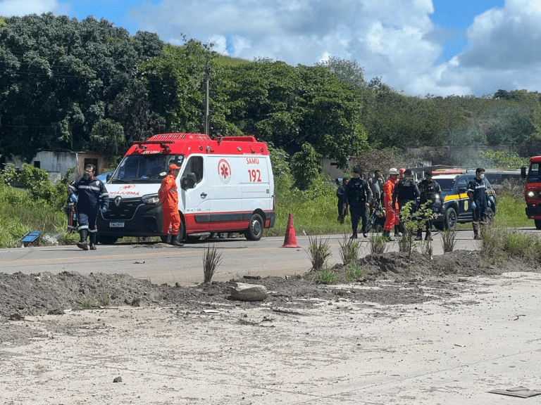 Capotamento na BR-101 deixa dois mortos e um ferido em Sergipe