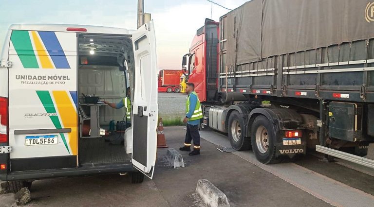 Operação flagra transporte de mercadorias sem documentação fiscal e com sobrepeso