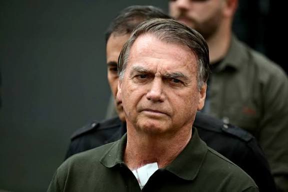 Primeira Turma do STF forma maioria para manter prisão de Bolsonaro