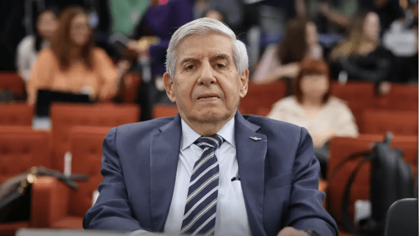 Moraes manda Heleno passar por perícia médica em 15 dias