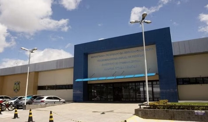 Três pessoas ficam feridas durante disparo acidental  na Coordenadoria de Perícias