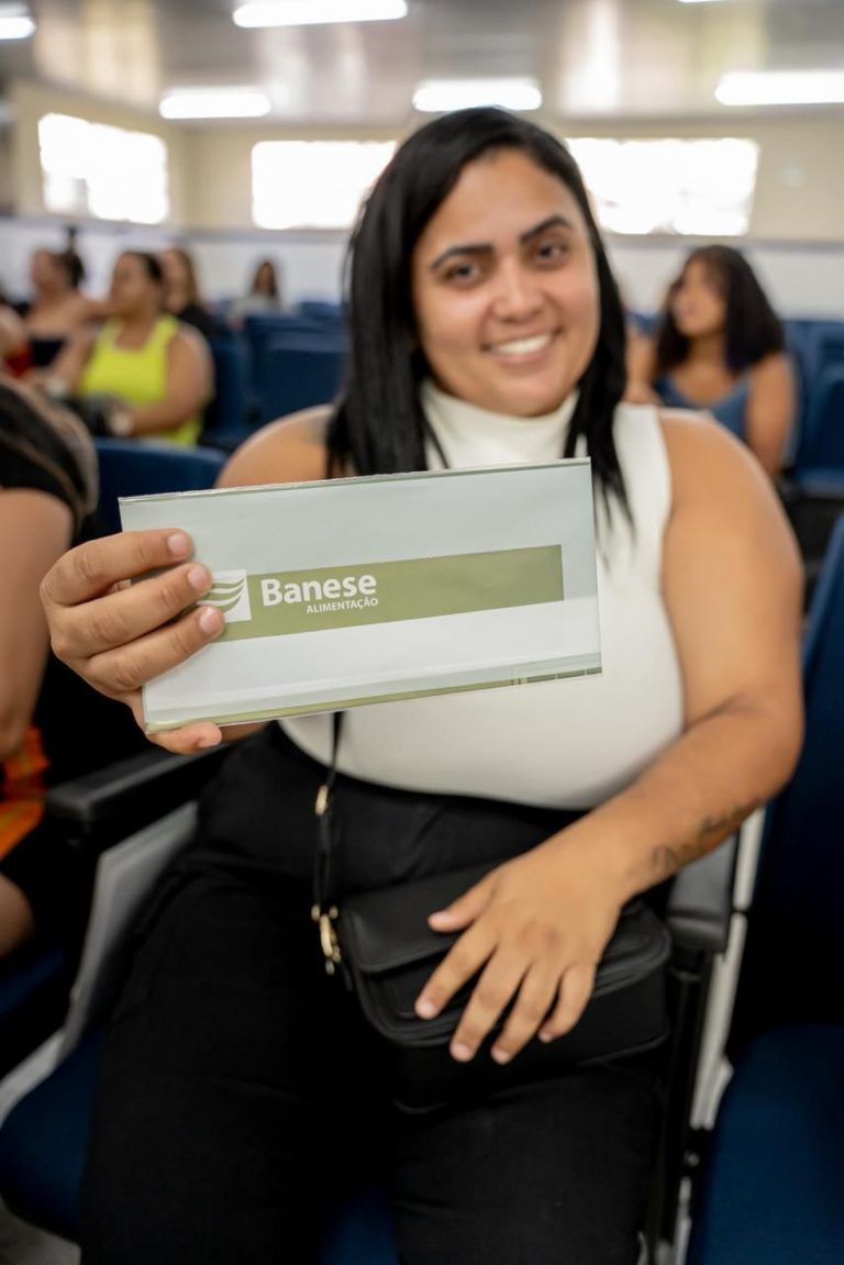 Lagarto realiza nova entrega do cartão CMais Mulher