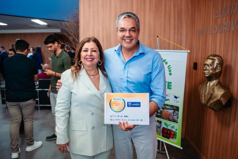 Prefeito Sérgio recebe Selo Ouro de Transparência conquistado por Lagarto