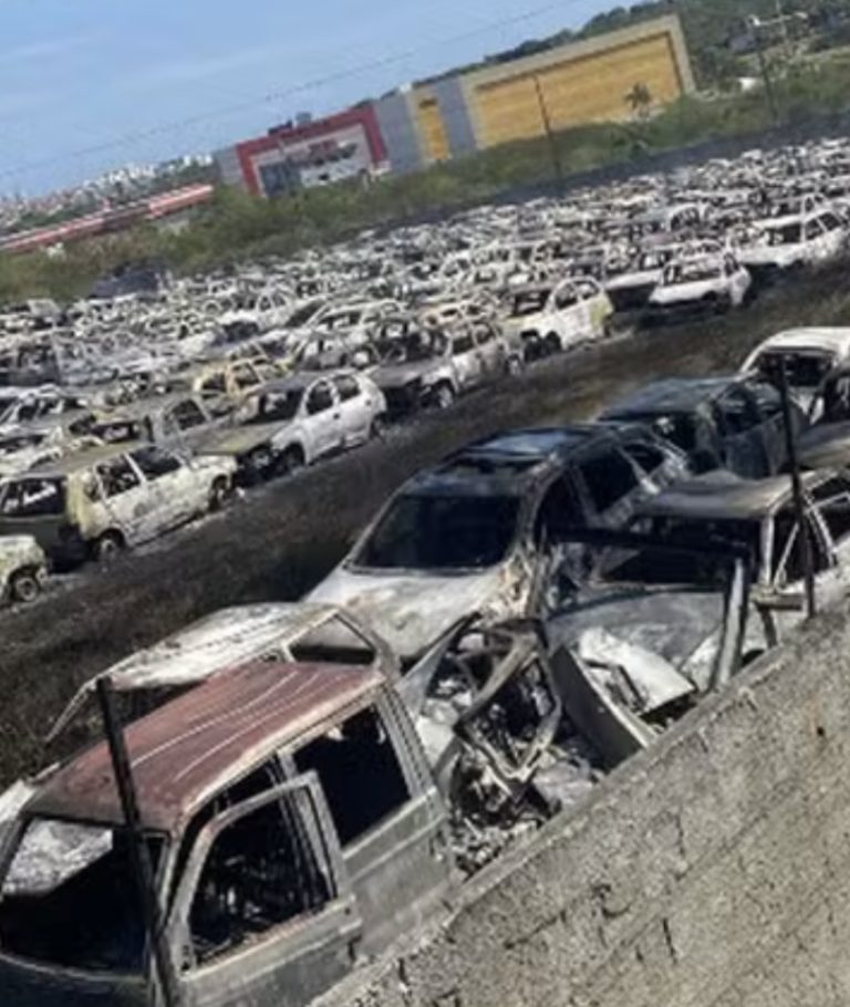 Diversos veículos ficam destruídos após incêndio no pátio do BPRv