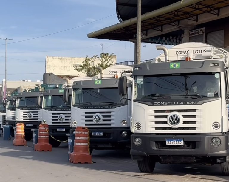 Prefeitura Presente: Sérgio Reis realiza entrega de nove caminhões de coleta de lixo