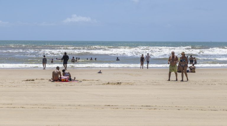 Sergipe se destaca no país e mantém todas as praias próprias para banho