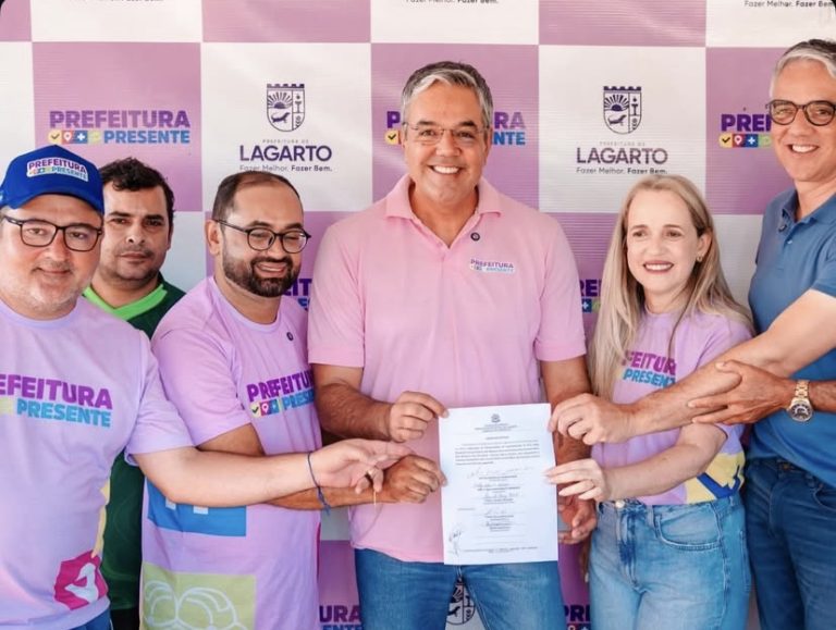 Prefeito Sérgio autoriza mais ordens de serviço para pavimentação granítica em Lagarto