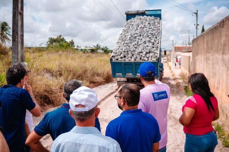 Prefeito Sérgio autoriza ordens de serviço para pavimentação nos bairros Horta e São José