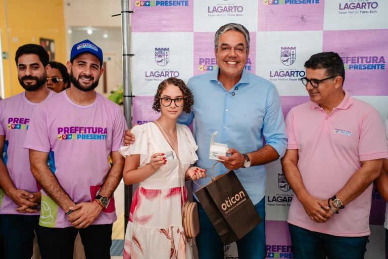 Prefeitura de Lagarto entrega 120 aparelhos auditivos e retoma serviço paralisado desde 2024