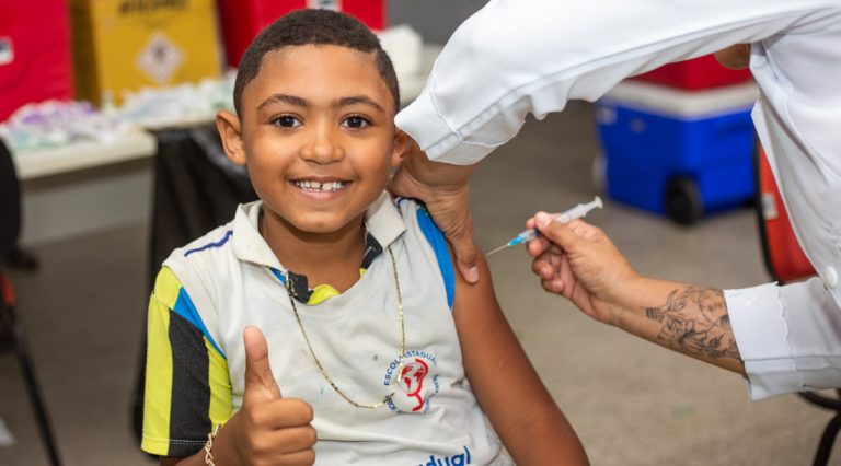 Sergipe amplia vacinação contra dengue para crianças e adolescentes