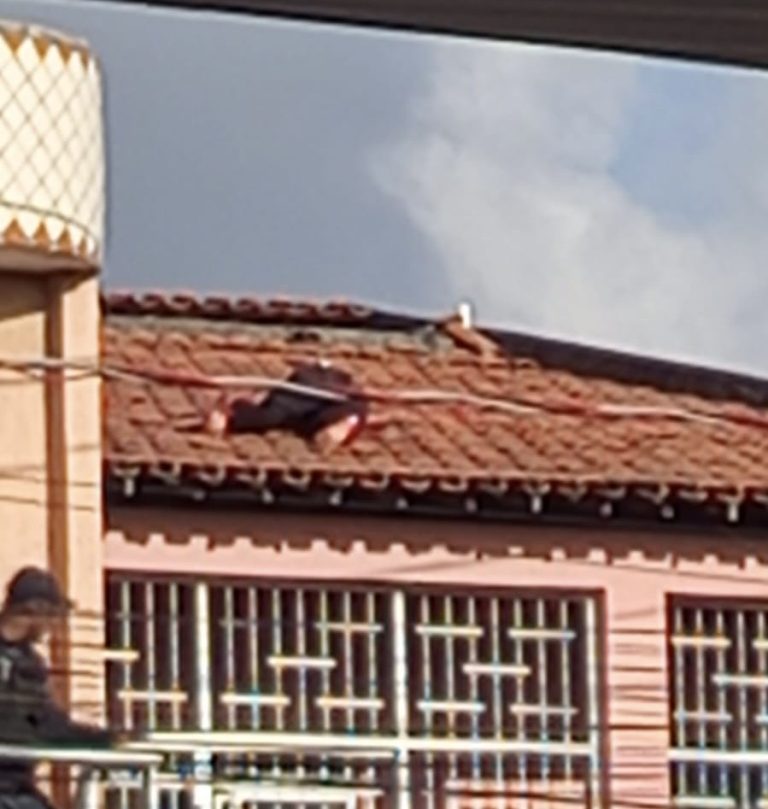 Homem invade restaurante e mata três pessoas da mesma família, dentre elas o próprio pai