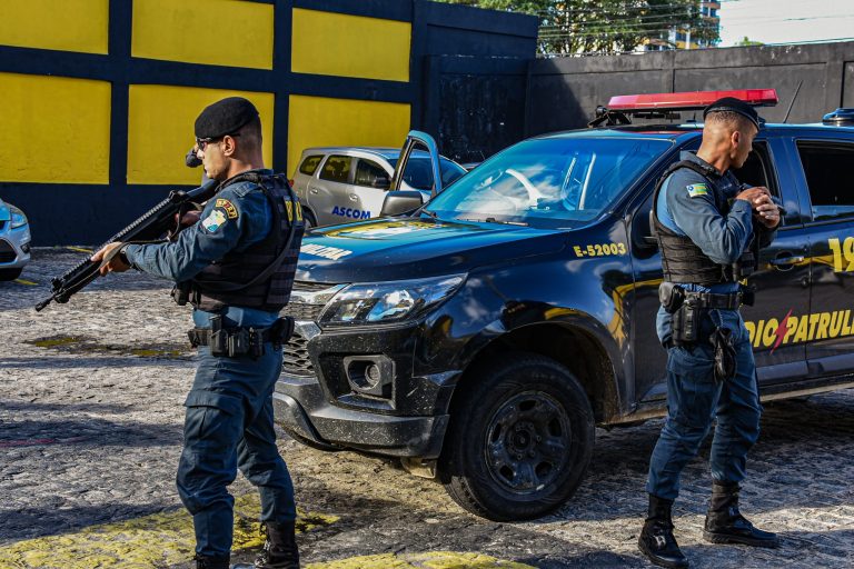 PM apreende armas e drogas durante fim de semana