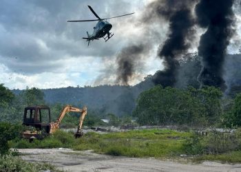 Atuação integrada entre SSP/SE e Ibama combate garimpo ilegal na Amazônia, com apreensão de ouro e destruição de aeronave