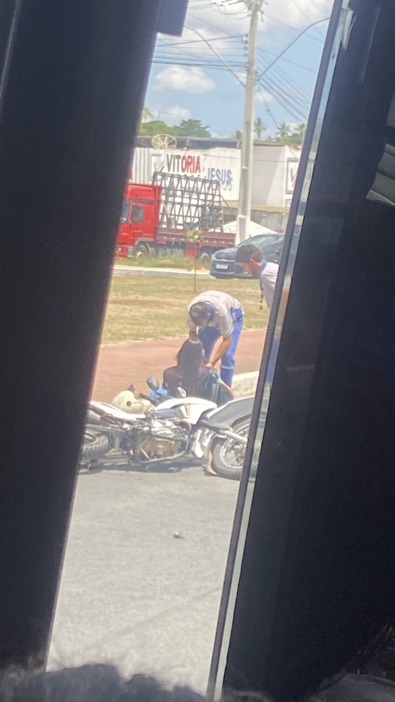 Colisão envolvendo carro e moto é registrada em Lagarto